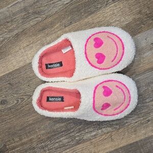 Kensie size 8 slippers